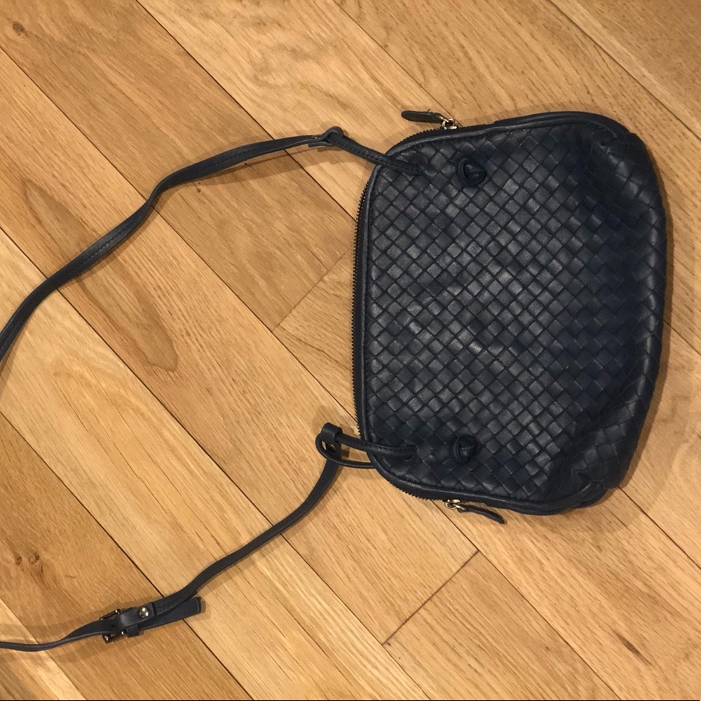 Gorgeous women bottega inspired bag